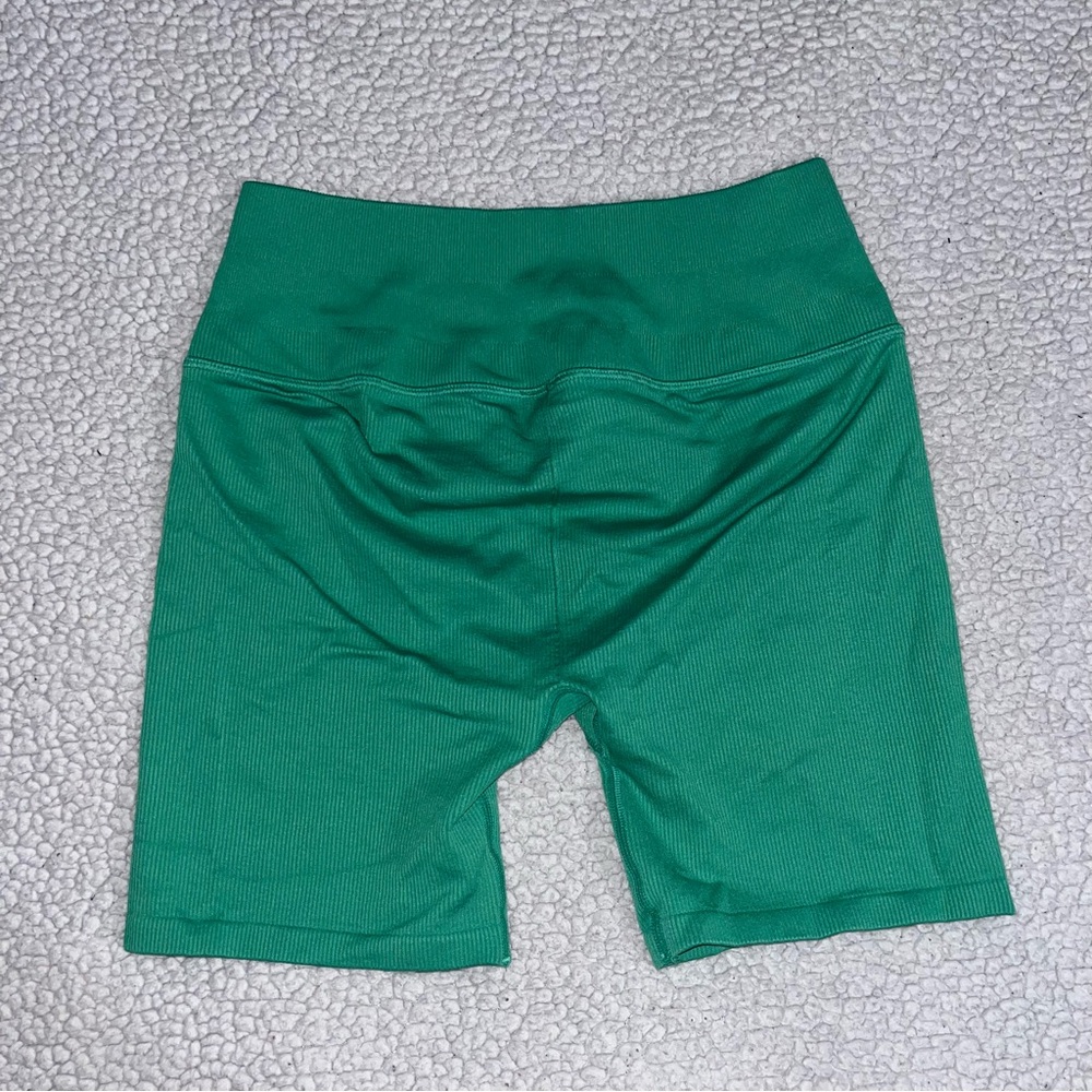 Alo Seamless Shorts - Picture 6 of 11